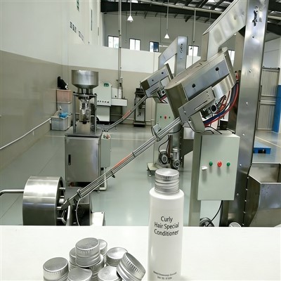 Garbanotiems plaukams specialaus kondicionieriaus su sriegiu dangteliu gamybos linija