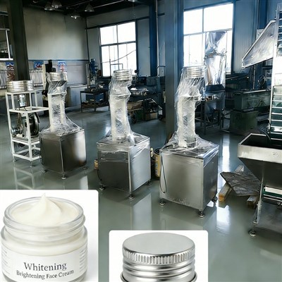 Balinantis šviesinantis veido kremas su sriegiu dangteliu gamybos linija